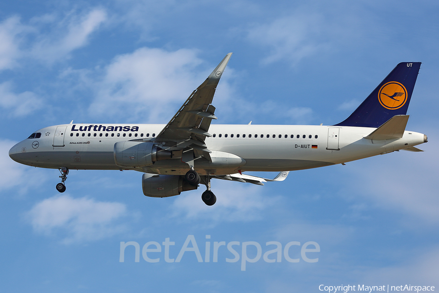 Lufthansa Airbus A320-214 (D-AIUT) | Photo 433252