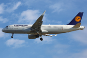 Lufthansa Airbus A320-214 (D-AIUT) at  Barcelona - El Prat, Spain