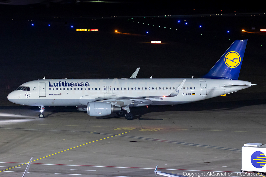 Lufthansa Airbus A320-214 (D-AIUT) | Photo 487667