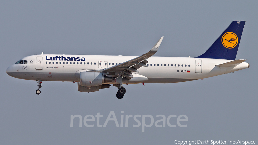 Lufthansa Airbus A320-214 (D-AIUT) | Photo 372356