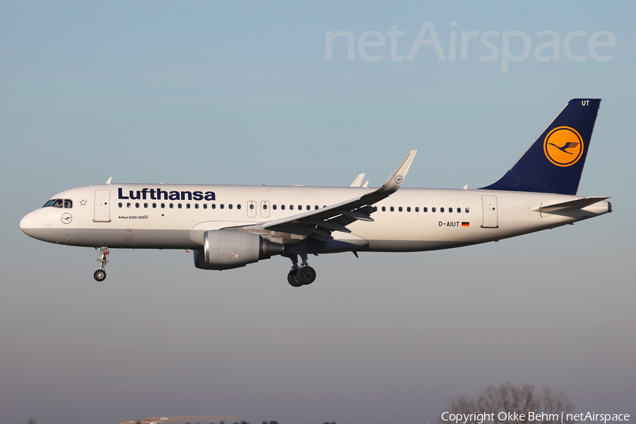 Lufthansa Airbus A320-214 (D-AIUT) | Photo 137495