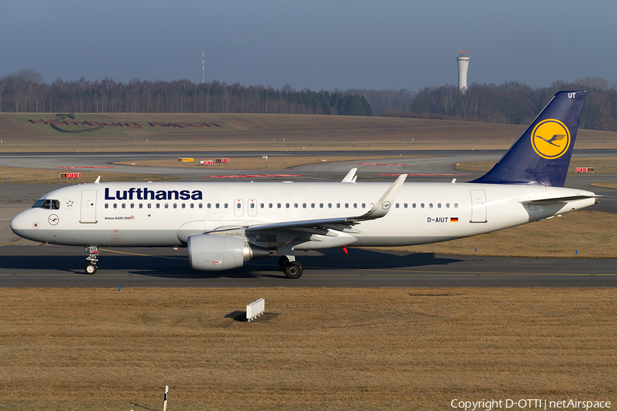 Lufthansa Airbus A320-214 (D-AIUT) | Photo 145626
