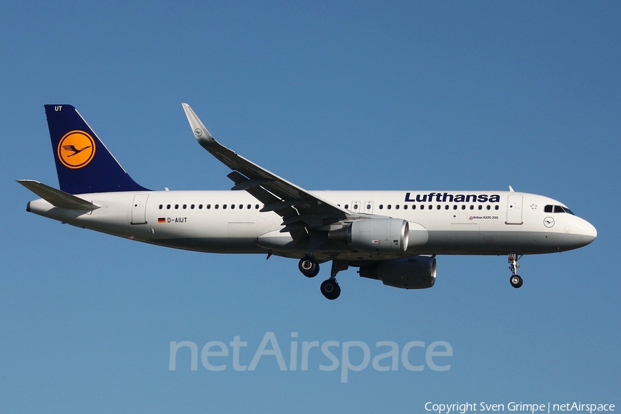 Lufthansa Airbus A320-214 (D-AIUT) | Photo 166427