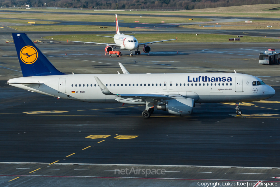 Lufthansa Airbus A320-214 (D-AIUT) | Photo 221465