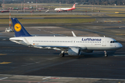 Lufthansa Airbus A320-214 (D-AIUT) at  Hamburg - Fuhlsbuettel (Helmut Schmidt), Germany