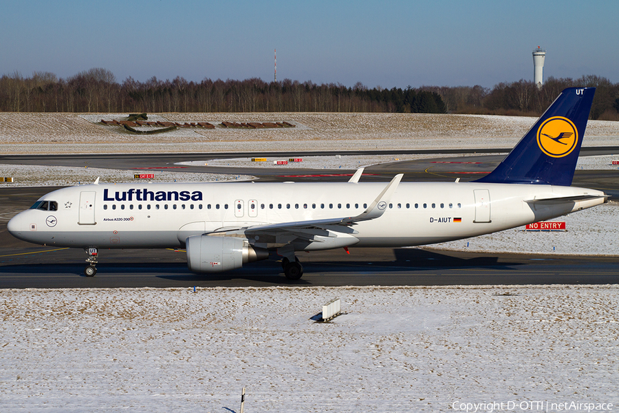 Lufthansa Airbus A320-214 (D-AIUT) | Photo 224139