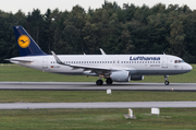 Lufthansa Airbus A320-214 (D-AIUT) at  Hamburg - Fuhlsbuettel (Helmut Schmidt), Germany