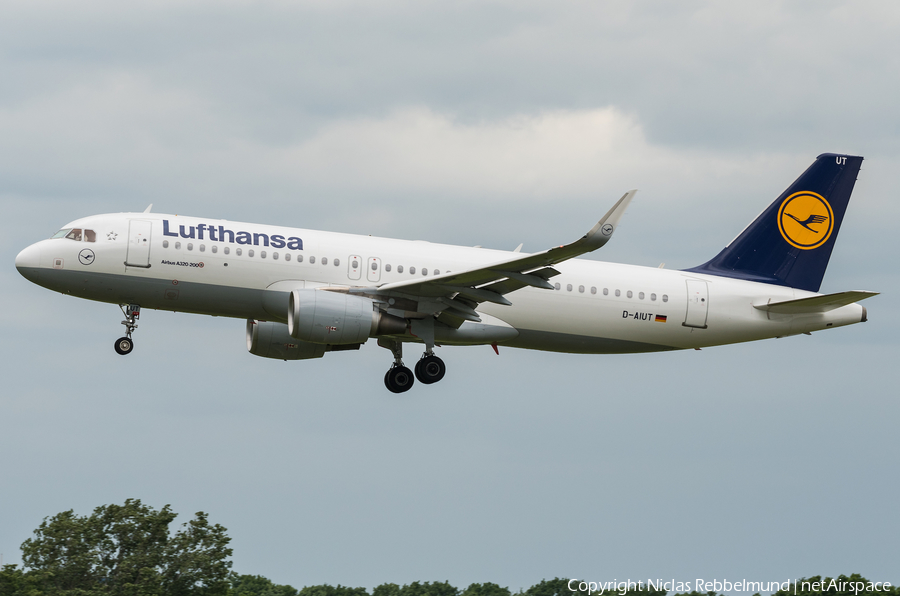 Lufthansa Airbus A320-214 (D-AIUT) | Photo 326755