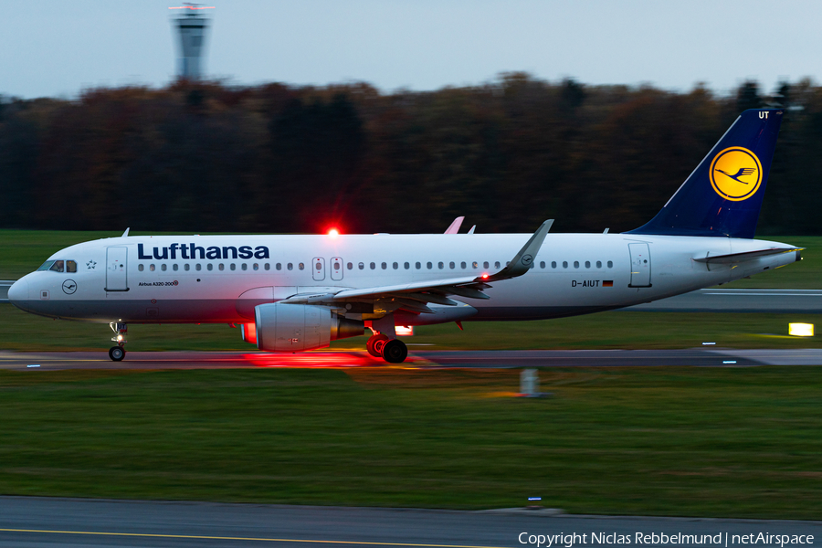 Lufthansa Airbus A320-214 (D-AIUT) | Photo 358574