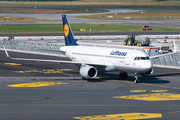 Lufthansa Airbus A320-214 (D-AIUT) at  Hamburg - Fuhlsbuettel (Helmut Schmidt), Germany