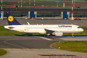 Lufthansa Airbus A320-214 (D-AIUT) at  Hamburg - Fuhlsbuettel (Helmut Schmidt), Germany