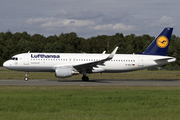 Lufthansa Airbus A320-214 (D-AIUT) at  Hamburg - Fuhlsbuettel (Helmut Schmidt), Germany