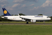 Lufthansa Airbus A320-214 (D-AIUT) at  Hamburg - Fuhlsbuettel (Helmut Schmidt), Germany