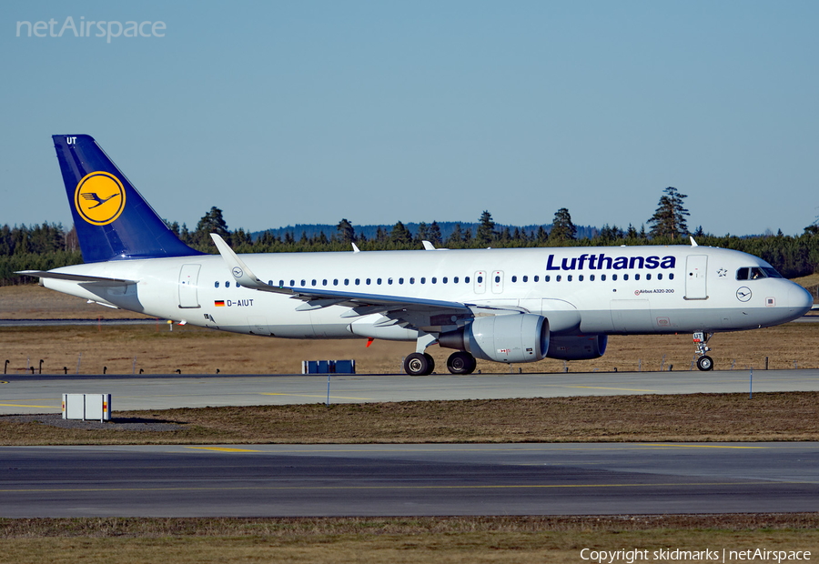 Lufthansa Airbus A320-214 (D-AIUT) | Photo 163121