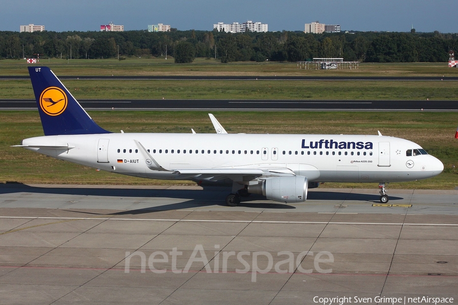 Lufthansa Airbus A320-214 (D-AIUT) | Photo 188819