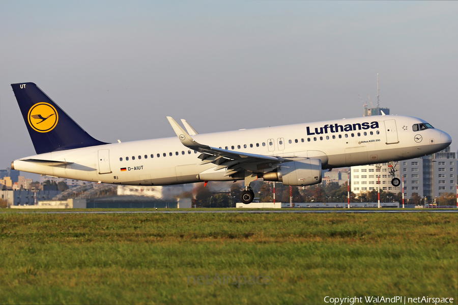 Lufthansa Airbus A320-214 (D-AIUT) | Photo 474654