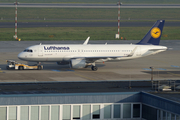 Lufthansa Airbus A320-214 (D-AIUU) at  Dusseldorf - International, Germany