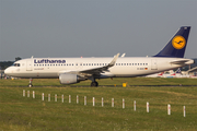 Lufthansa Airbus A320-214 (D-AIUV) at  Dusseldorf - International, Germany