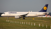 Lufthansa Airbus A320-214 (D-AIUV) at  Dusseldorf - International, Germany