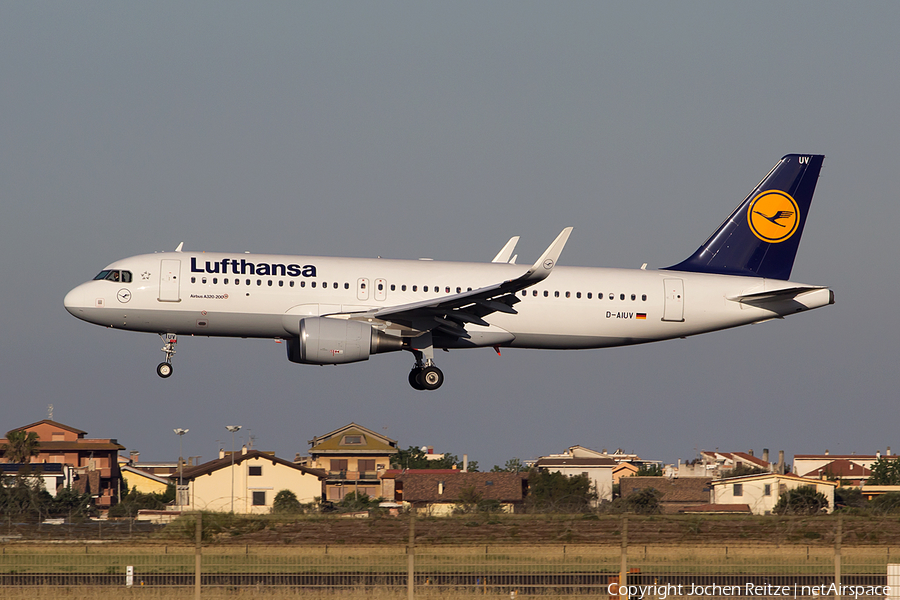 Lufthansa Airbus A320-214 (D-AIUV) | Photo 163367