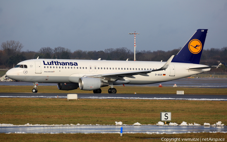 Lufthansa Airbus A320-214 (D-AIUV) | Photo 139421