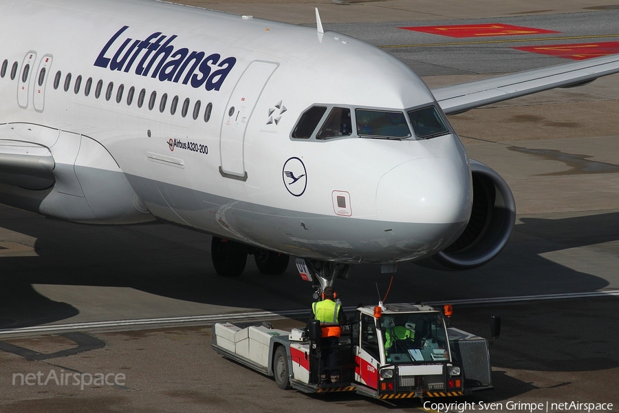 Lufthansa Airbus A320-214 (D-AIUV) | Photo 164635