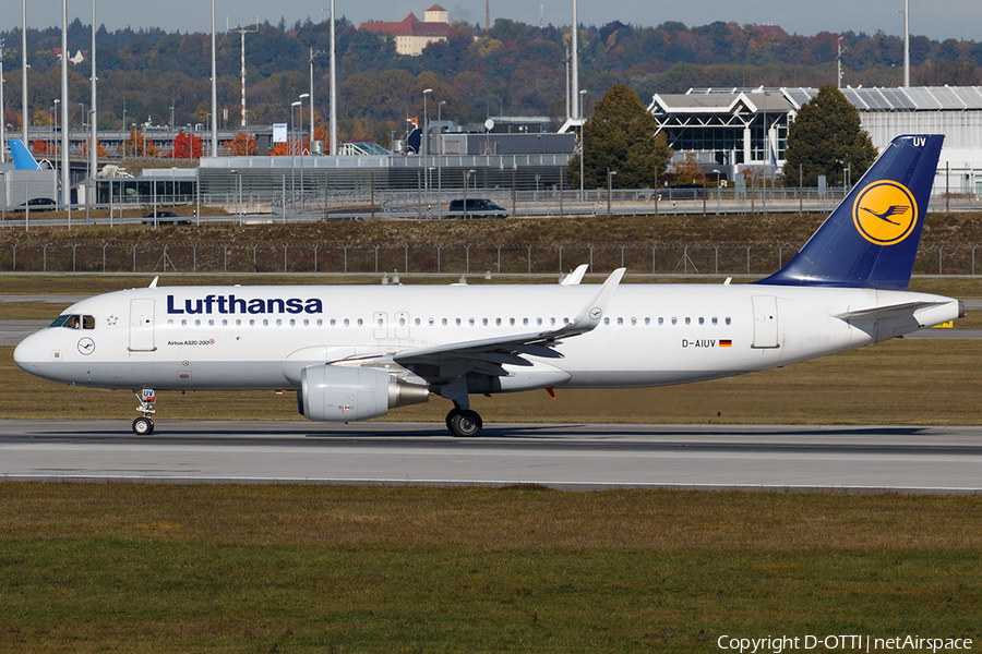 Lufthansa Airbus A320-214 (D-AIUV) | Photo 483826
