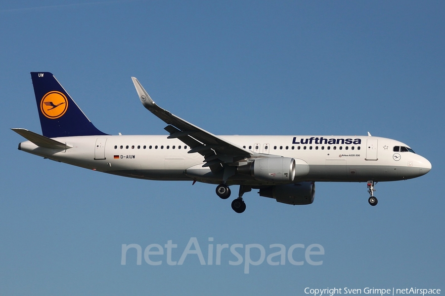 Lufthansa Airbus A320-214 (D-AIUW) | Photo 166638