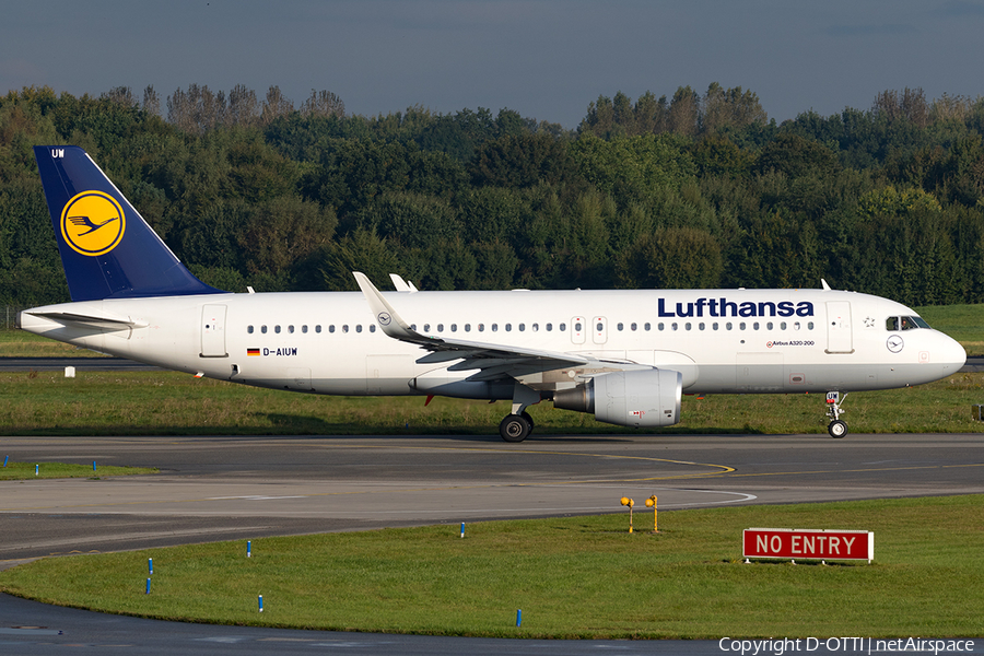 Lufthansa Airbus A320-214 (D-AIUW) | Photo 188871