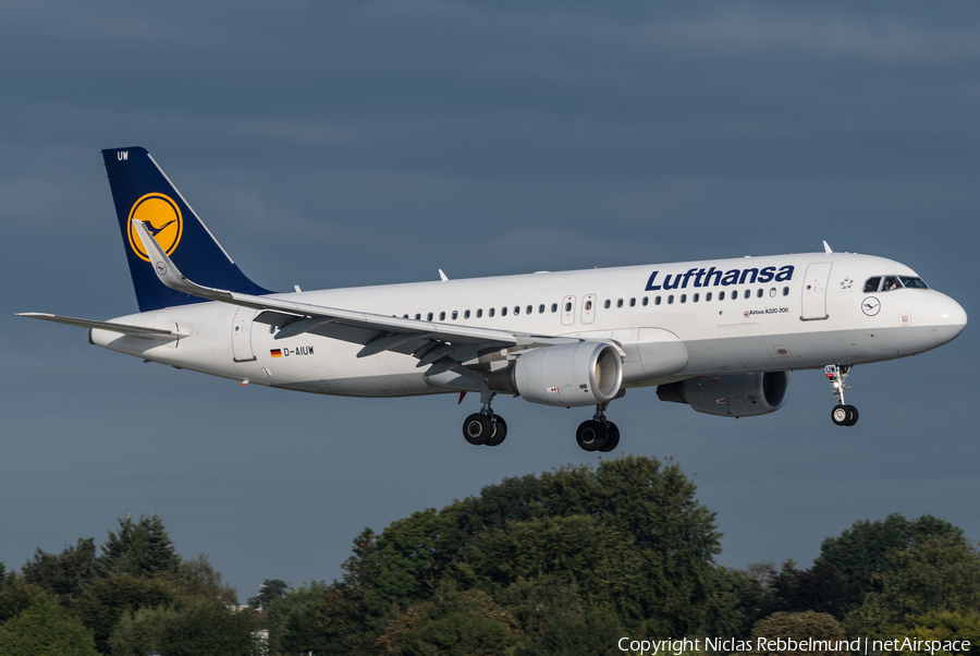 Lufthansa Airbus A320-214 (D-AIUW) | Photo 262253