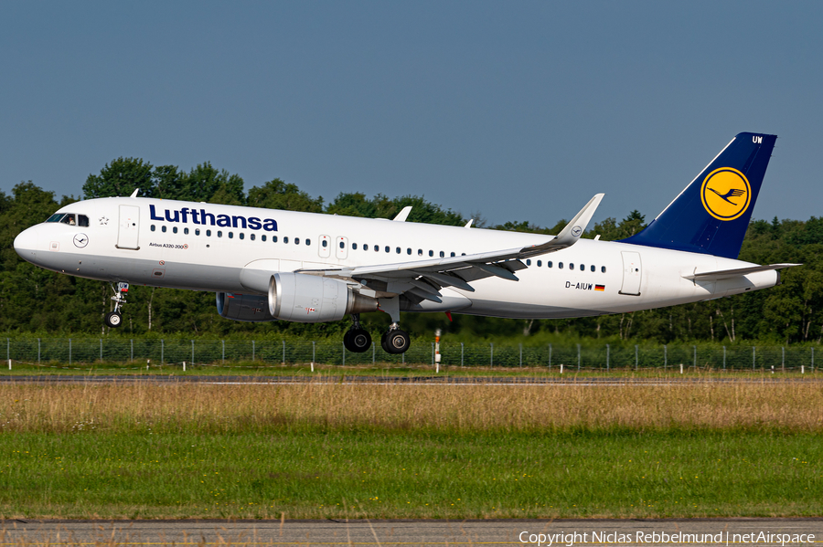 Lufthansa Airbus A320-214 (D-AIUW) | Photo 456078