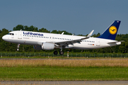 Lufthansa Airbus A320-214 (D-AIUW) at  Hamburg - Fuhlsbuettel (Helmut Schmidt), Germany