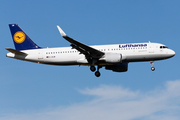 Lufthansa Airbus A320-214 (D-AIUW) at  London - Heathrow, United Kingdom