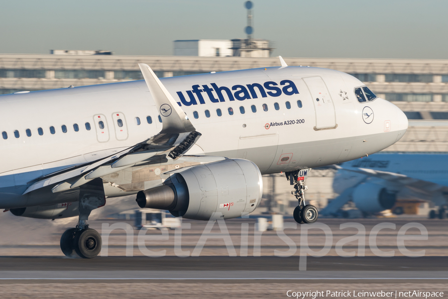 Lufthansa Airbus A320-214 (D-AIUW) | Photo 296249