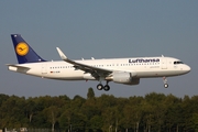 Lufthansa Airbus A320-214 (D-AIUW) at  Hamburg - Fuhlsbuettel (Helmut Schmidt), Germany