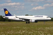 Lufthansa Airbus A320-214 (D-AIUX) at  Hamburg - Fuhlsbuettel (Helmut Schmidt), Germany