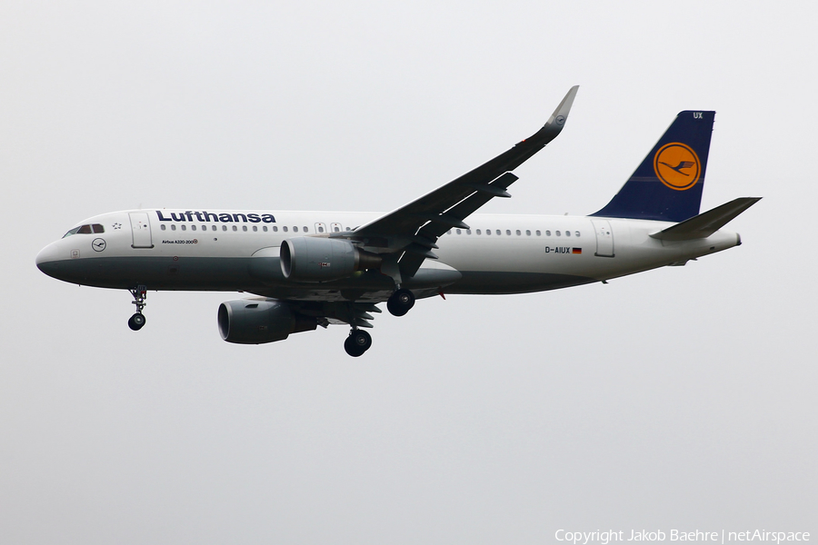 Lufthansa Airbus A320-214 (D-AIUX) | Photo 176885