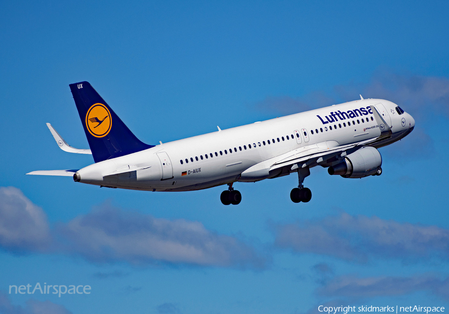 Lufthansa Airbus A320-214 (D-AIUX) | Photo 166136