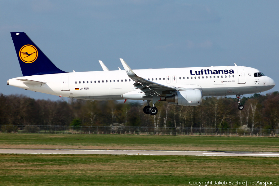 Lufthansa Airbus A320-214 (D-AIUY) | Photo 154121