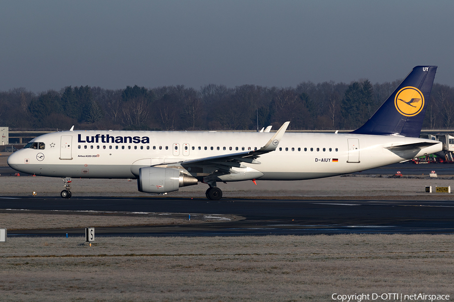 Lufthansa Airbus A320-214 (D-AIUY) | Photo 140015