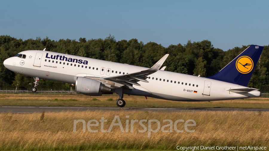 Lufthansa Airbus A320-214 (D-AIUY) | Photo 190603