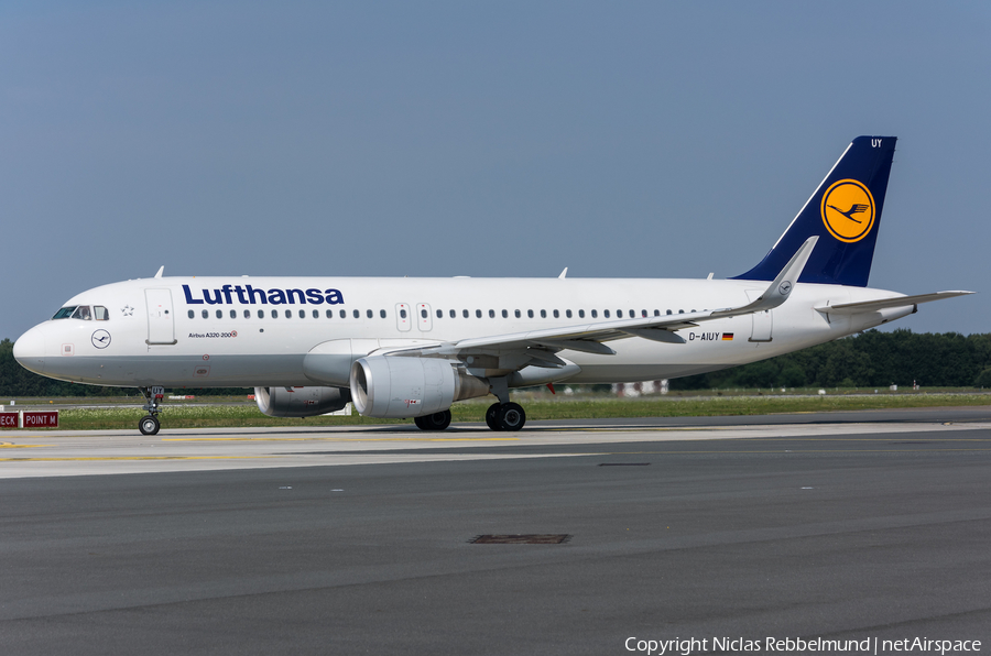 Lufthansa Airbus A320-214 (D-AIUY) | Photo 254575