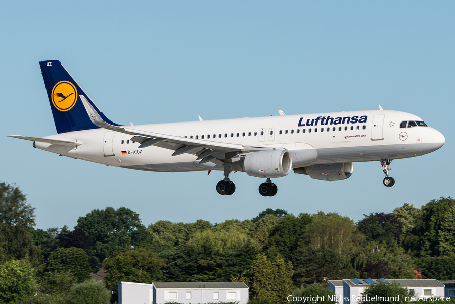 Lufthansa Airbus A320-214 (D-AIUZ) | Photo 331602