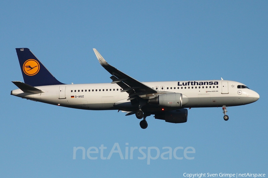 Lufthansa Airbus A320-214 (D-AIUZ) | Photo 339606