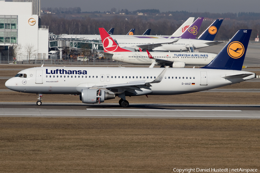 Lufthansa Airbus A320-214 (D-AIUZ) | Photo 416827