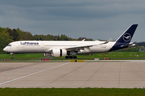 Lufthansa Airbus A350-941 (D-AIVA) at  Hamburg - Fuhlsbuettel (Helmut Schmidt), Germany