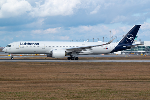 Lufthansa Airbus A350-941 (D-AIVA) at  Munich, Germany