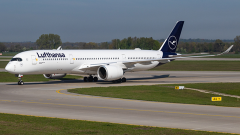 Lufthansa Airbus A350-941 (D-AIVB) at  Munich, Germany