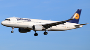 Lufthansa Airbus A320-214 (D-AIWA) at  Barcelona - El Prat, Spain