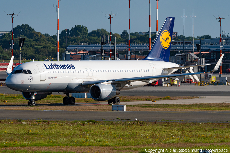Lufthansa Airbus A320-214 (D-AIWA) | Photo 523871